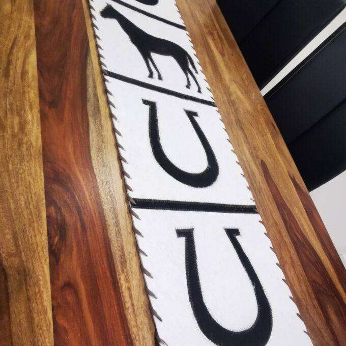 Bežec na stôl Luxury Cowhide BRAZÍLIA HORSE&HORSESHOE BROWN 30x170cm